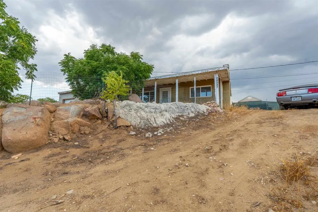28587 Goetz Rd, Canyon Lake, California 92587 home-pic-20