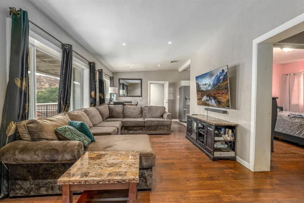 28587 Goetz Rd, Canyon Lake, California 92587 home-pic-8