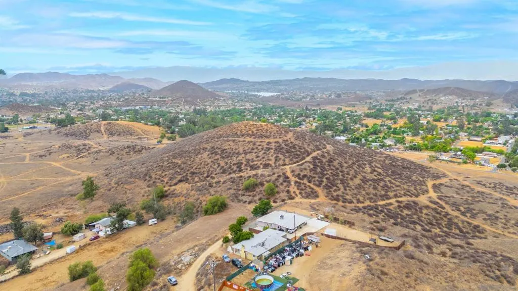 28587 Goetz Rd, Canyon Lake, California 92587 home-pic-4
