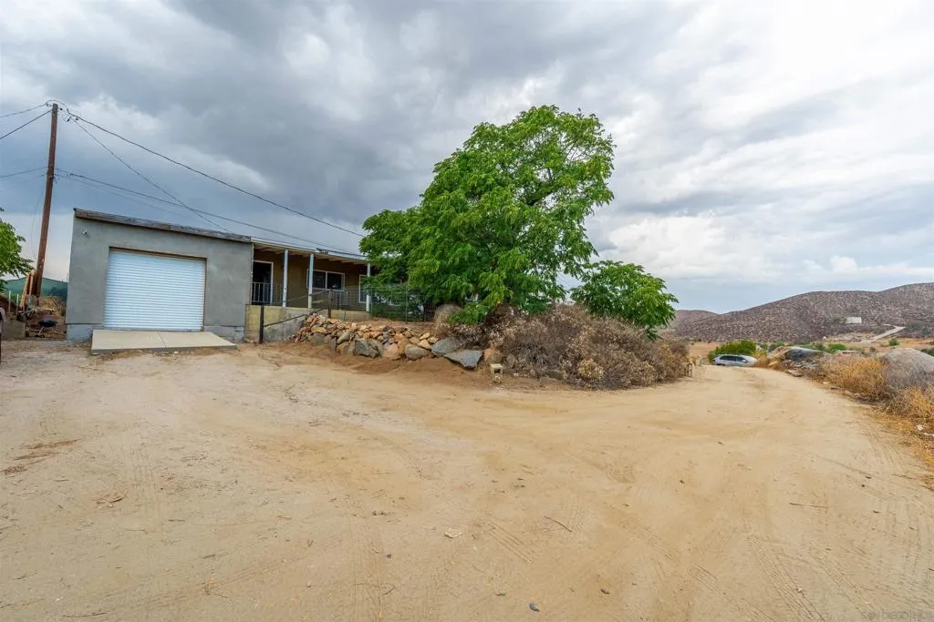 28587 Goetz Rd, Canyon Lake, California 92587 home-pic-19