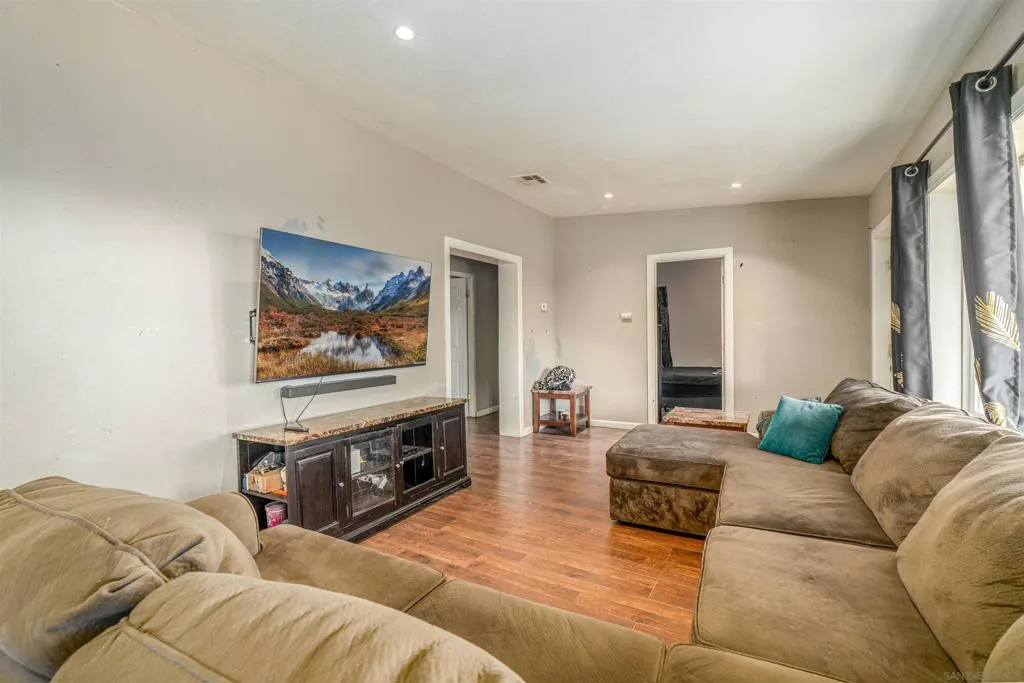 28587 Goetz Rd, Canyon Lake, California 92587 home-pic-9