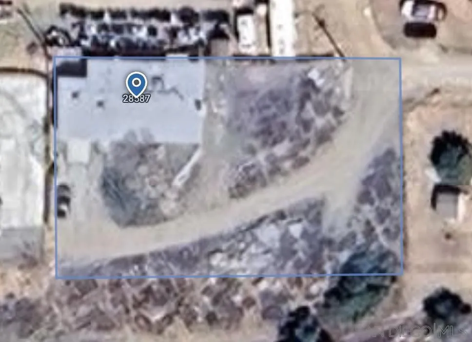 28587 Goetz Rd, Canyon Lake, California 92587 home-pic-23