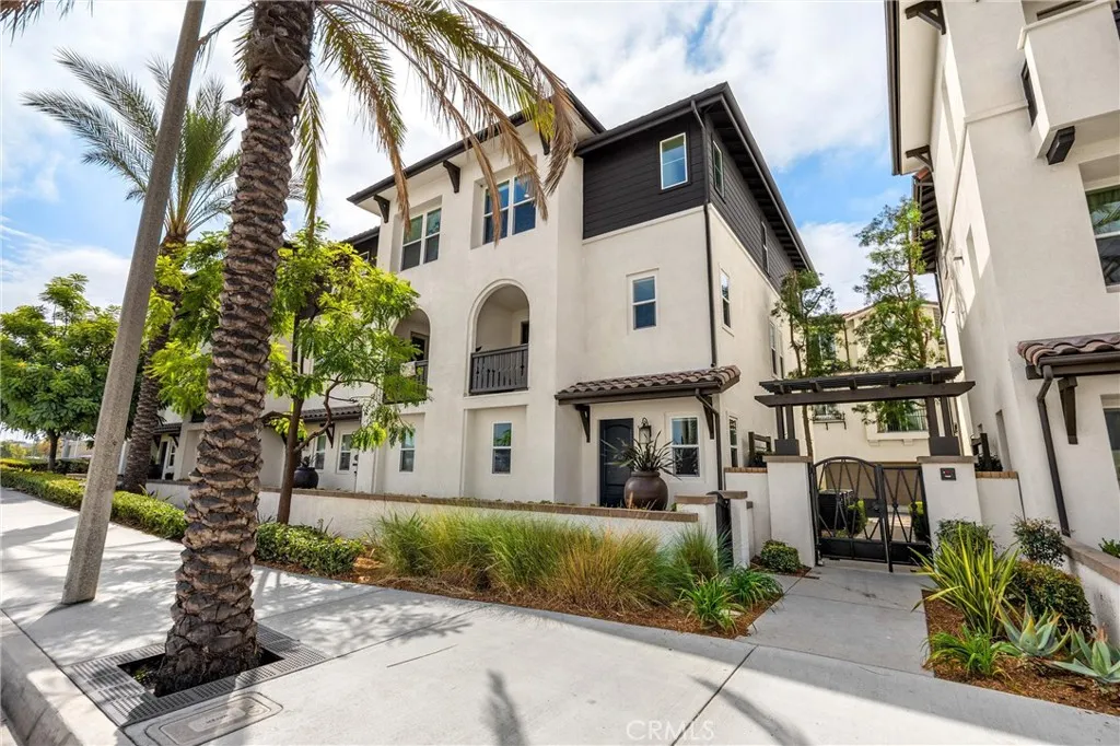 8252 Orangethorpe Avenue, Buena Park, California 90621, 3 Bedrooms Bedrooms, ,3 BathroomsBathrooms,Residential,For Sale,Orangethorpe,PW25192563