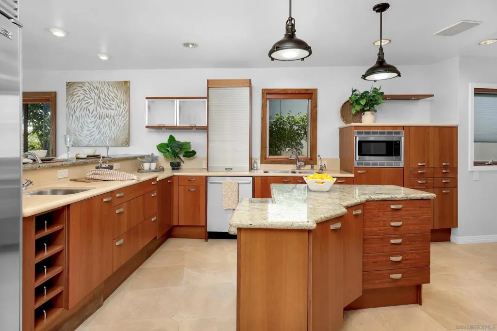 885 Rosecrans St, San Diego, California 92106 home-pic-19