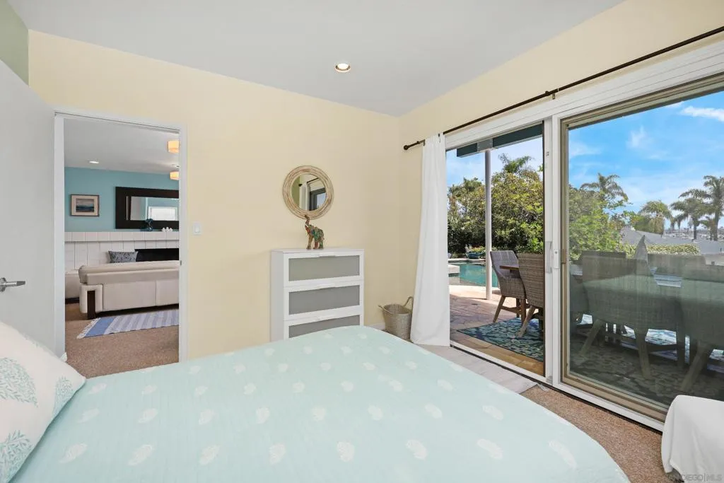 885 Rosecrans St, San Diego, California 92106 home-pic-47