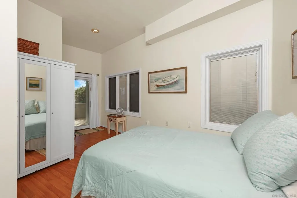 885 Rosecrans St, San Diego, California 92106 home-pic-48