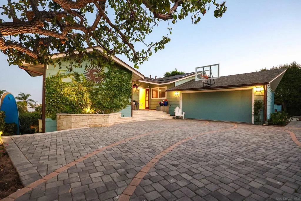 885 Rosecrans St, San Diego, California 92106 home-pic-60