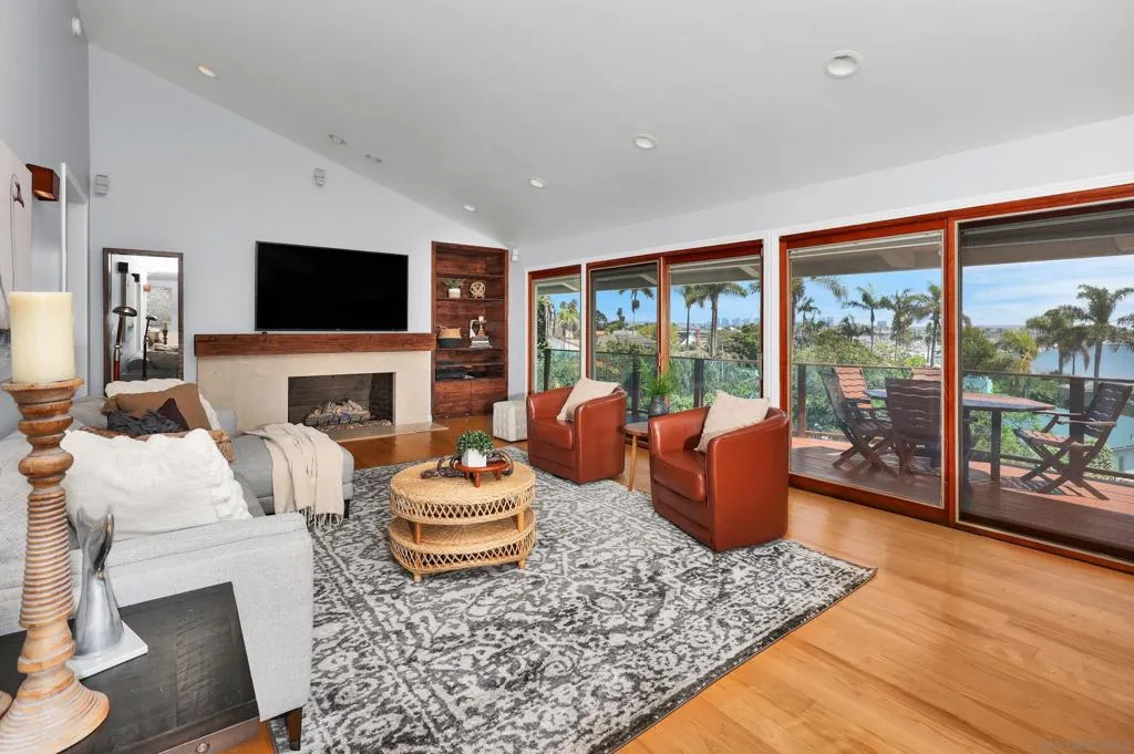 885 Rosecrans St, San Diego, California 92106 home-pic-6