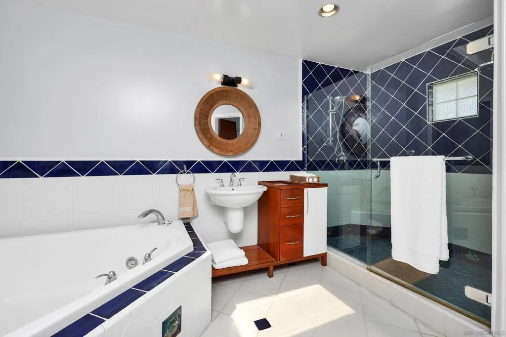 885 Rosecrans St, San Diego, California 92106 home-pic-28