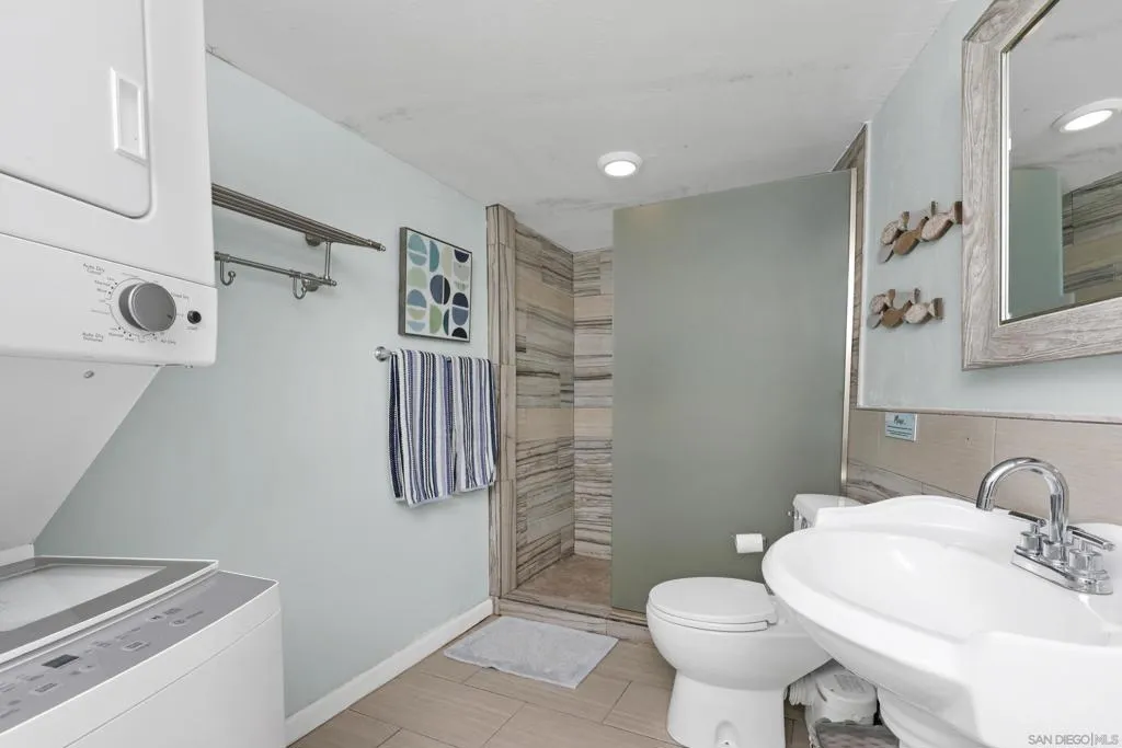 885 Rosecrans St, San Diego, California 92106 home-pic-50