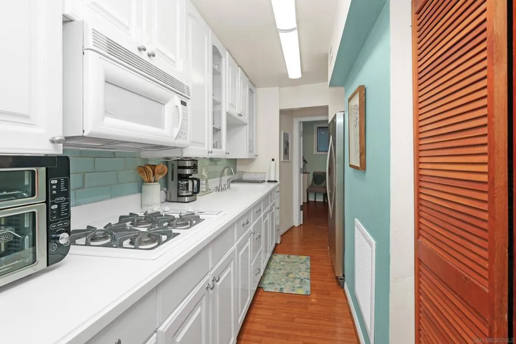 885 Rosecrans St, San Diego, California 92106 home-pic-42