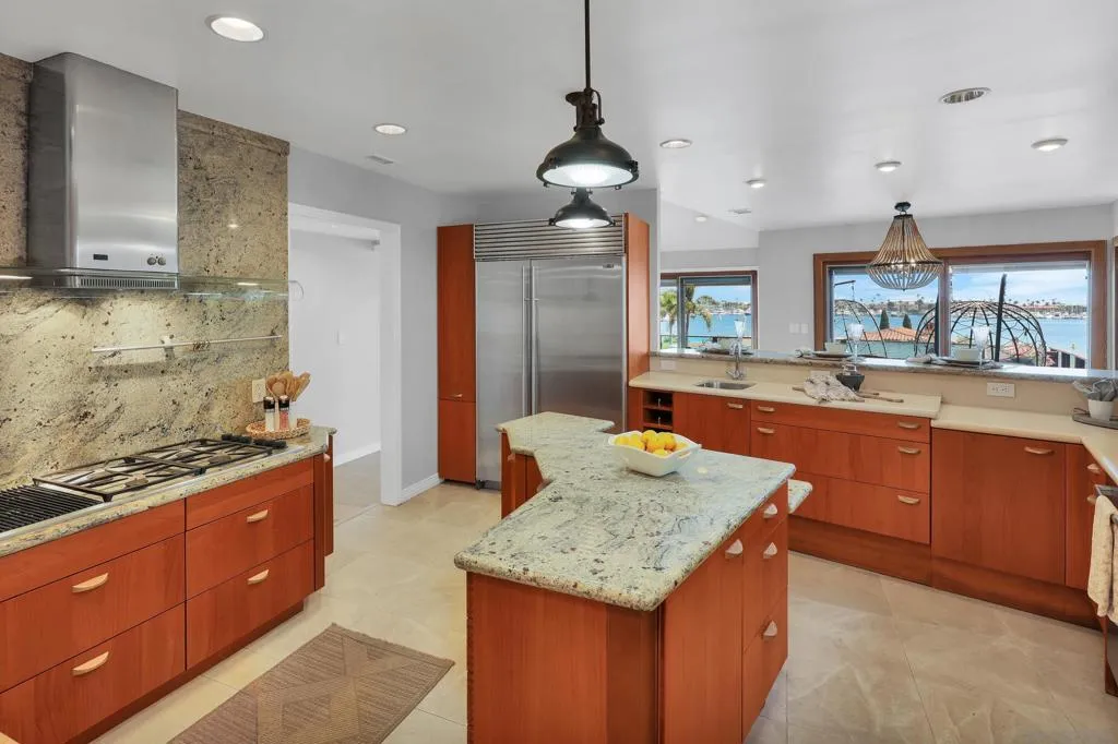 885 Rosecrans St, San Diego, California 92106 home-pic-20