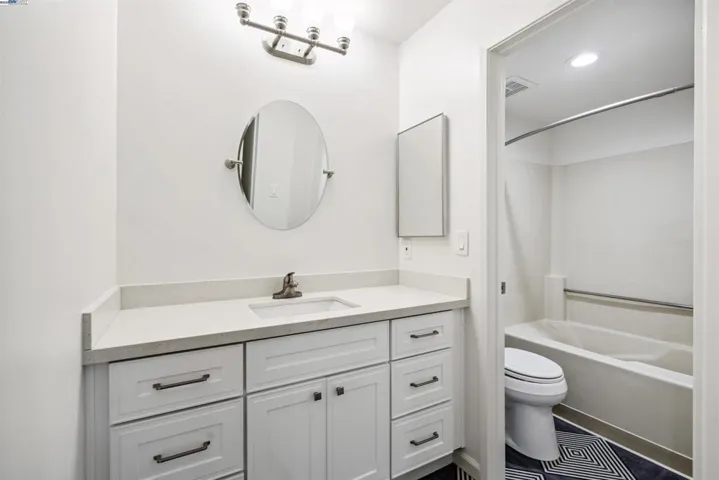 760 Canyon Oaks Dr, Oakland, California 94605