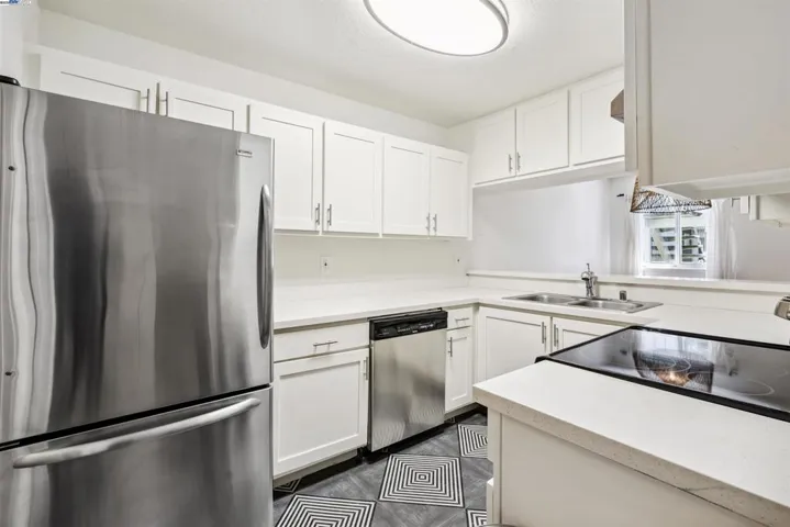 760 Canyon Oaks Dr, Oakland, California 94605