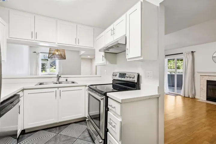 760 Canyon Oaks Dr, Oakland, California 94605