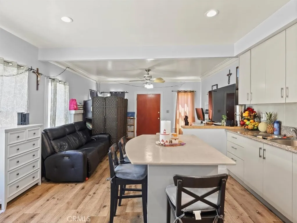 2245 W 27th Street, Los Angeles, California 90018 home-pic-2