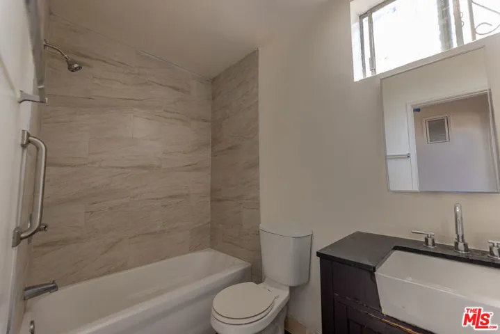 275 Lucas Avenue 11, Los Angeles, California 90026