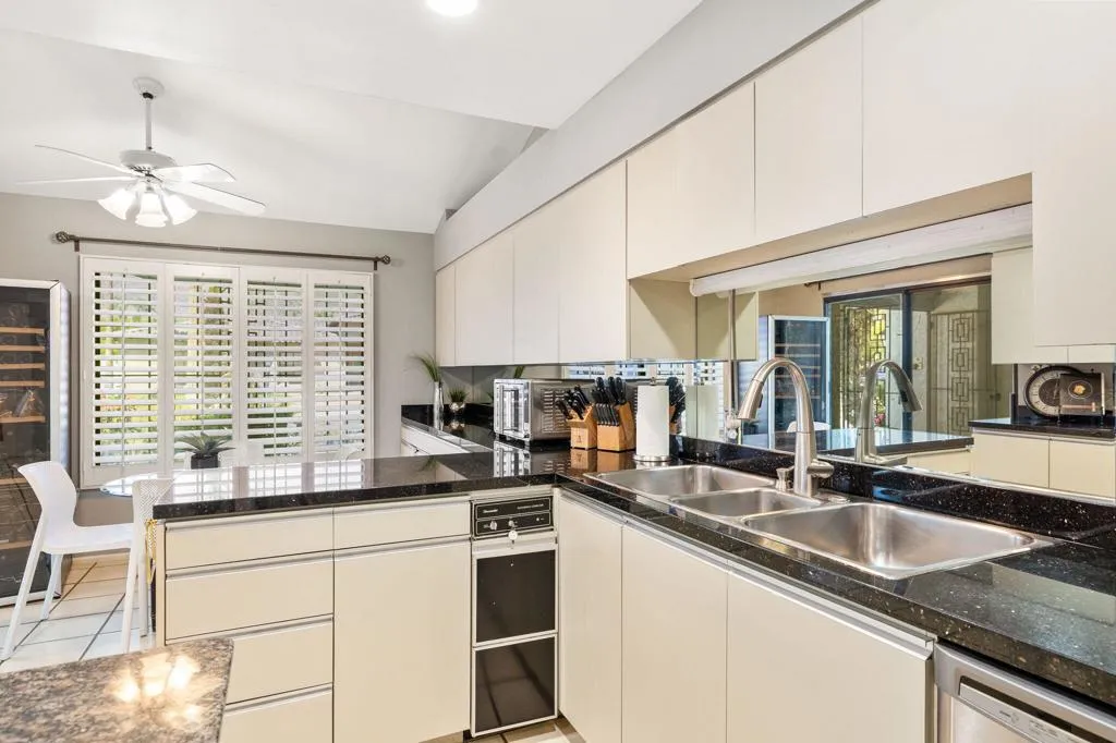 2082 Madrona Drive, Palm Springs, California 92264 home-pic-22