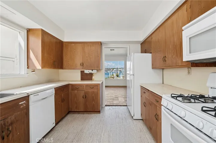 1340 W Bay Avenue, Newport Beach, California 92661