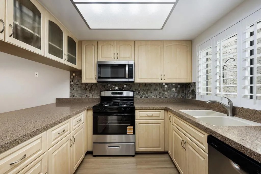 47 Portola Drive, Palm Springs, California 92264 home-pic-8