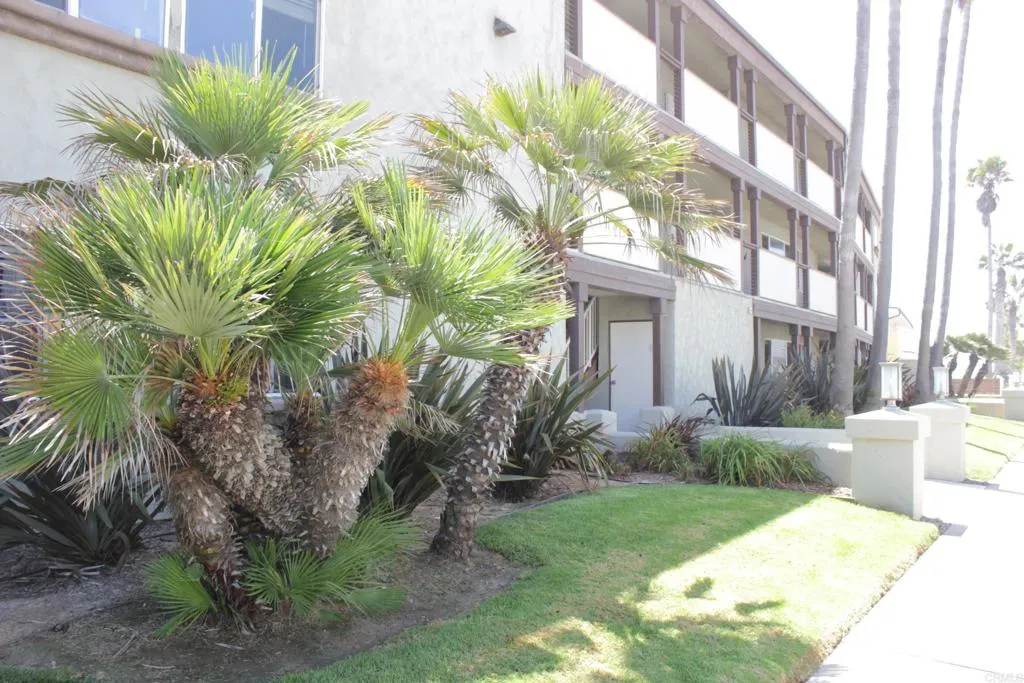 1365 Seacoast Dr E, Imperial Beach, California 91932 home-pic-24