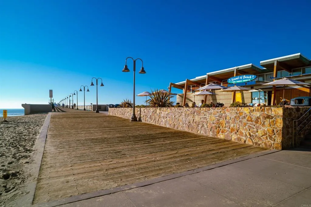 1365 Seacoast Dr E, Imperial Beach, California 91932 home-pic-37
