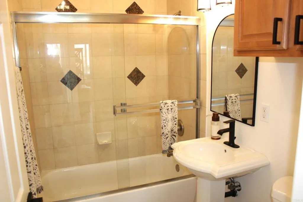 1365 Seacoast Dr E, Imperial Beach, California 91932 home-pic-5