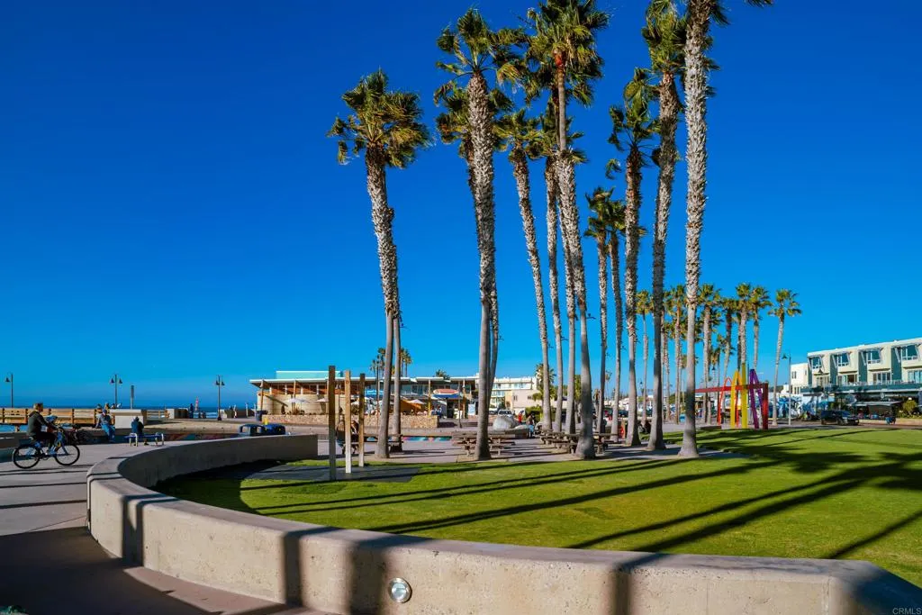 1365 Seacoast Dr E, Imperial Beach, California 91932 home-pic-35