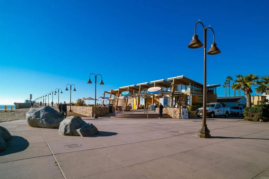1365 Seacoast Dr E, Imperial Beach, California 91932 home-pic-36