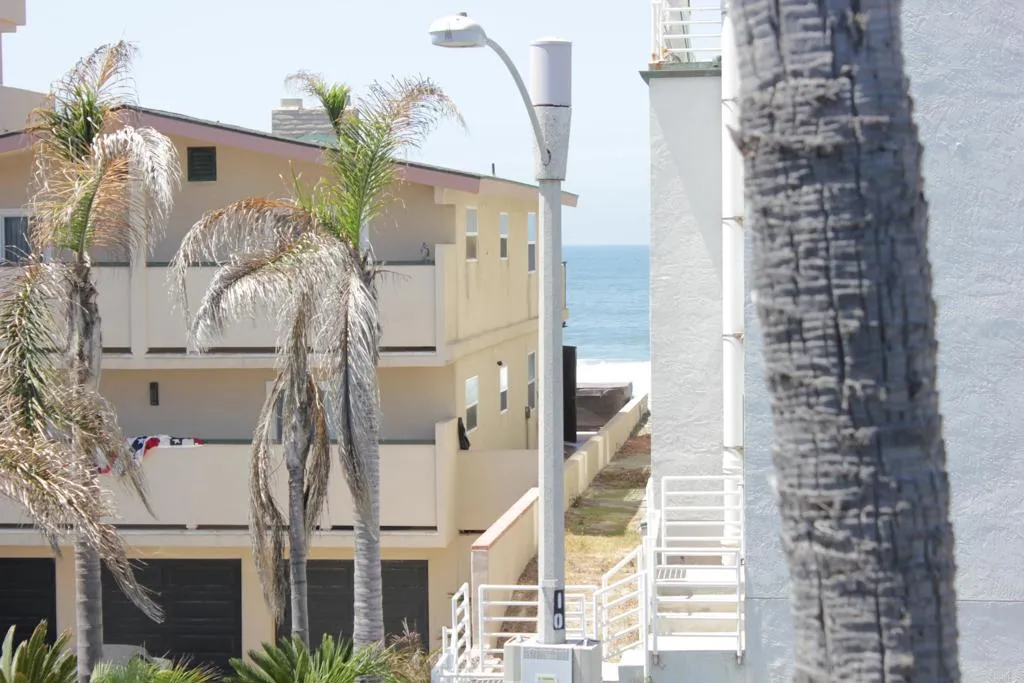 1365 Seacoast Dr E, Imperial Beach, California 91932 home-pic-23