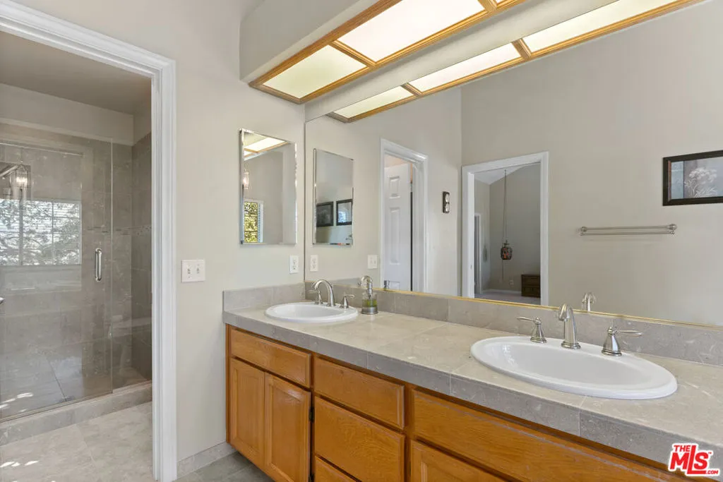 2nd full Bathroom