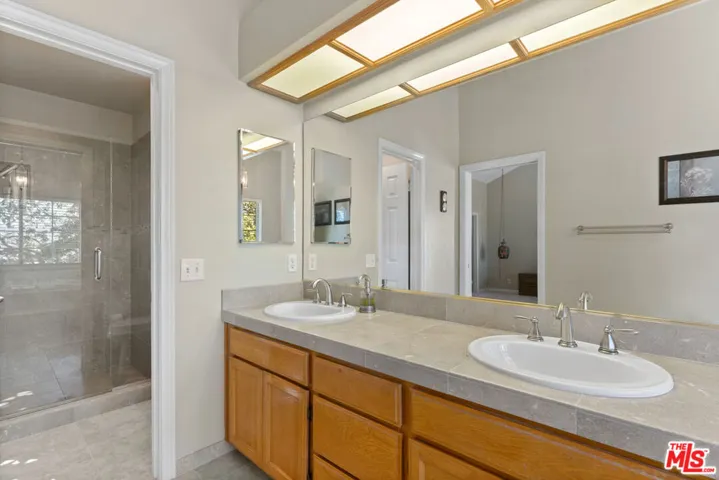 2nd full Bathroom