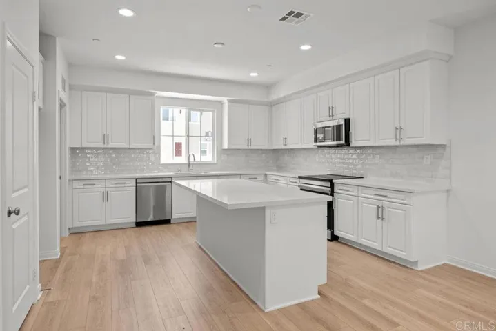 8670 Amherst Street, Santee, California 92071