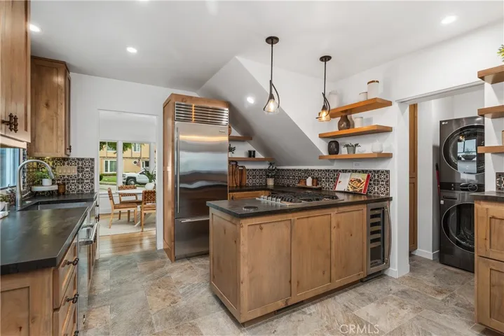 261 Granada Avenue, Long Beach, California 90803