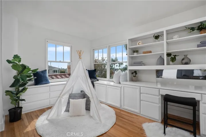 261 Granada Avenue, Long Beach, California 90803