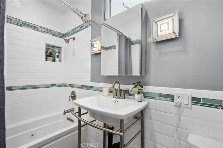 261 Granada Avenue, Long Beach, California 90803