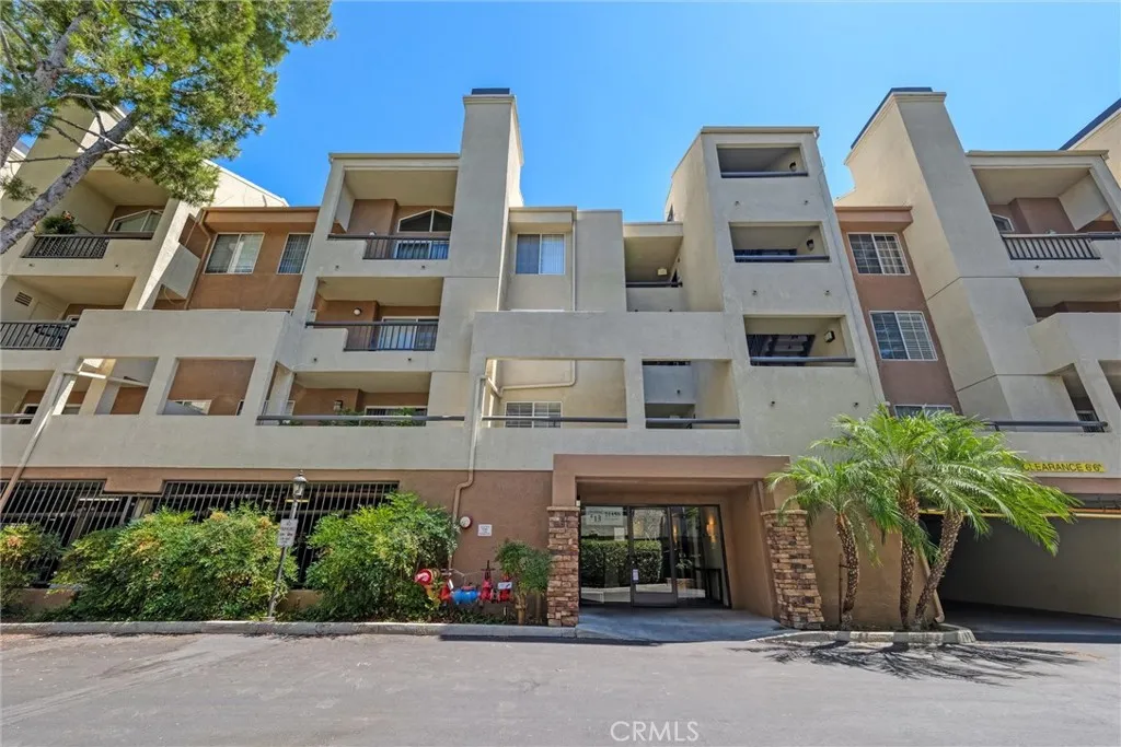 21450 Burbank Boulevard 203, Woodland Hills, California 91367 home-pic-25
