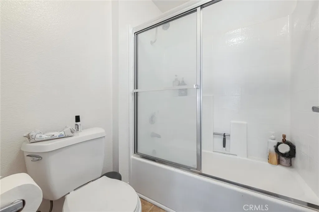 21450 Burbank Boulevard 203, Woodland Hills, California 91367 home-pic-23