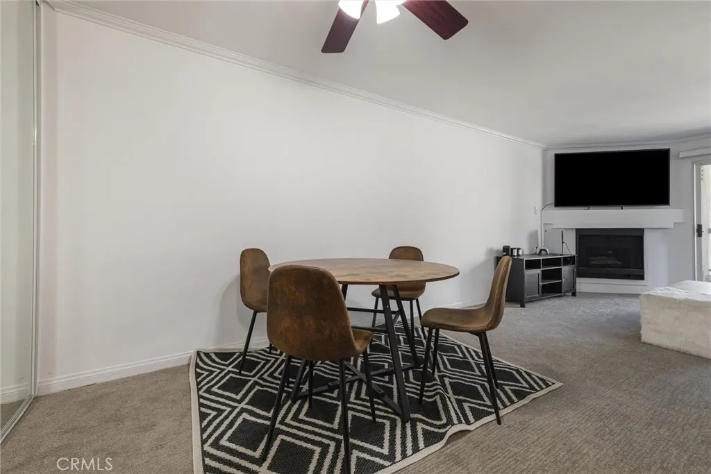 21450 Burbank Boulevard 203, Woodland Hills, California 91367 home-pic-6