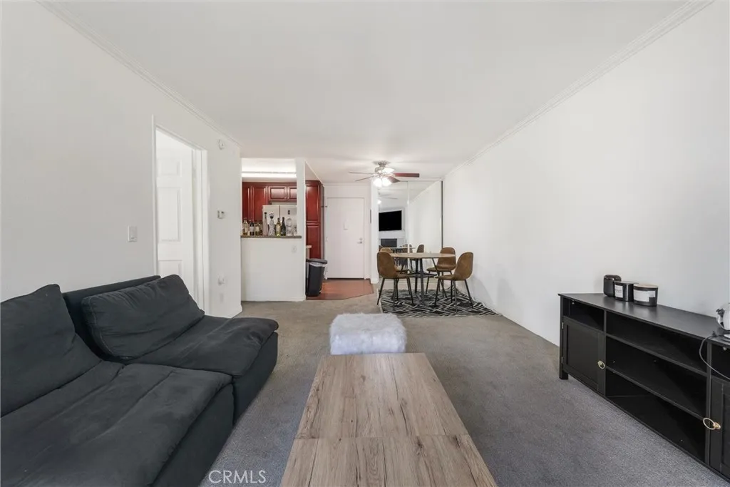 21450 Burbank Boulevard 203, Woodland Hills, California 91367 home-pic-14