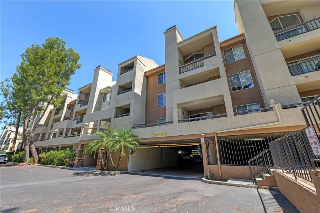 21450 Burbank Boulevard 203, Woodland Hills, California 91367 home-pic-26