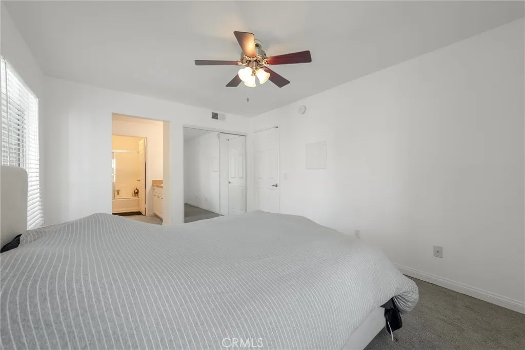 21450 Burbank Boulevard 203, Woodland Hills, California 91367 home-pic-20