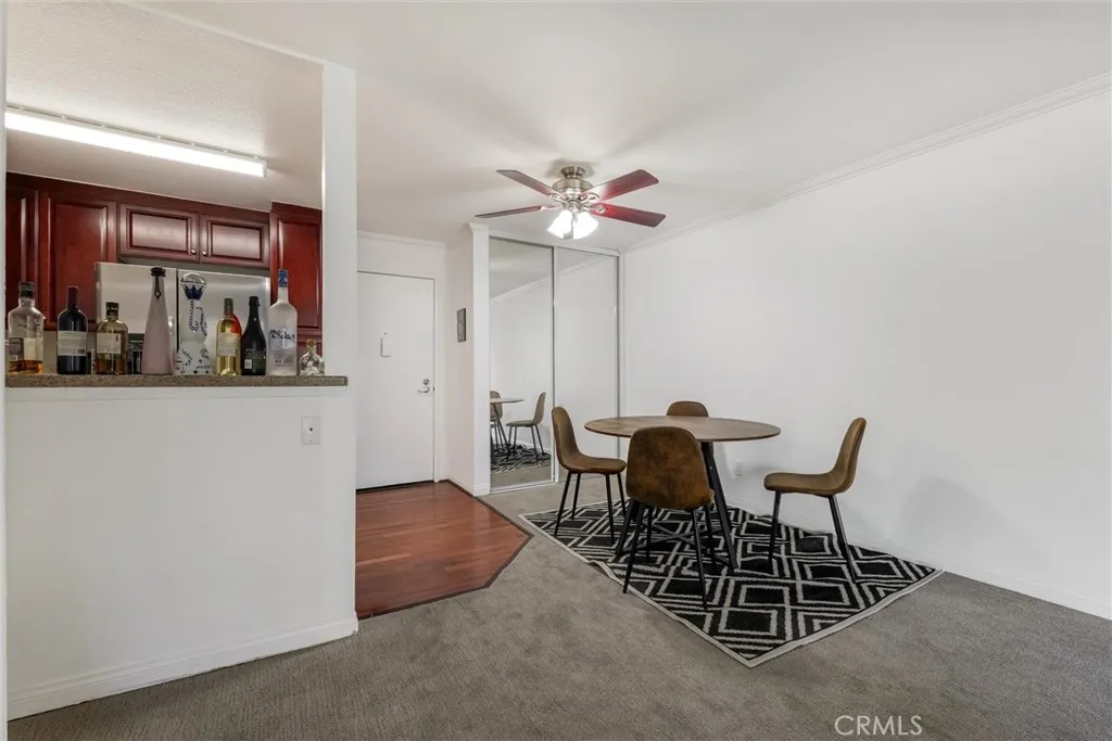 21450 Burbank Boulevard 203, Woodland Hills, California 91367 home-pic-8
