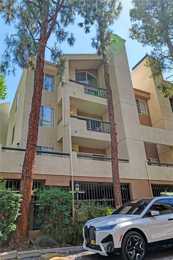 21450 Burbank Boulevard 203, Woodland Hills, California 91367 home-pic-27