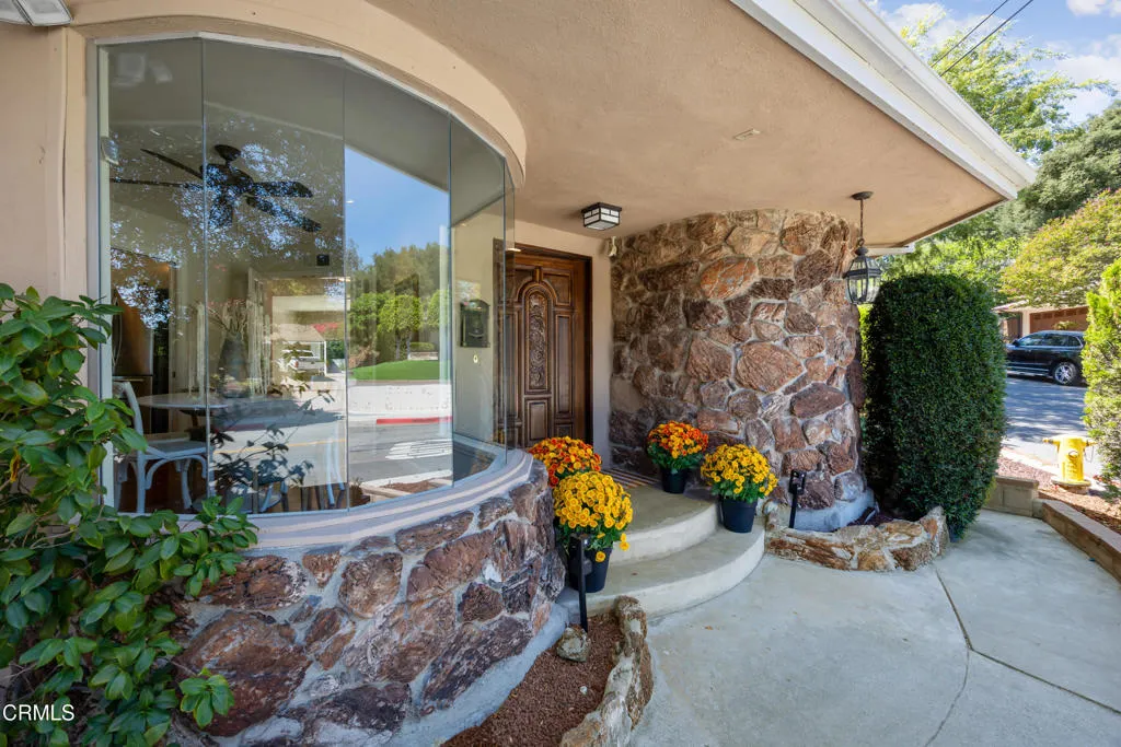 1574 E Glenoaks Boulevard, Glendale, California 91206, 3 Bedrooms Bedrooms, ,3 BathroomsBathrooms,Residential,For Sale,Glenoaks,P1-23860