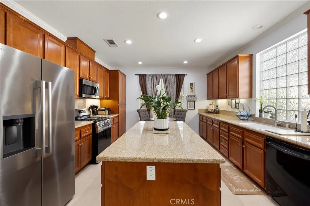 126 Thistle Creek, Beaumont, California 92223 home-pic-6