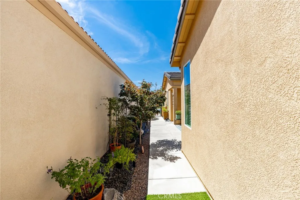 126 Thistle Creek, Beaumont, California 92223 home-pic-34
