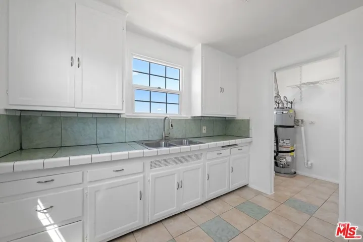 2122 W 102nd Street, Los Angeles, California 90047