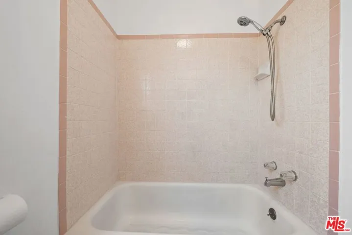 2122 W 102nd Street, Los Angeles, California 90047
