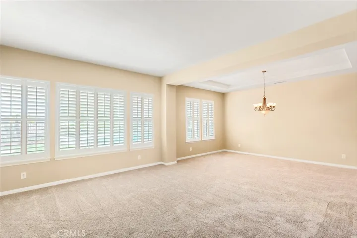FORMAL LIVING & DINING